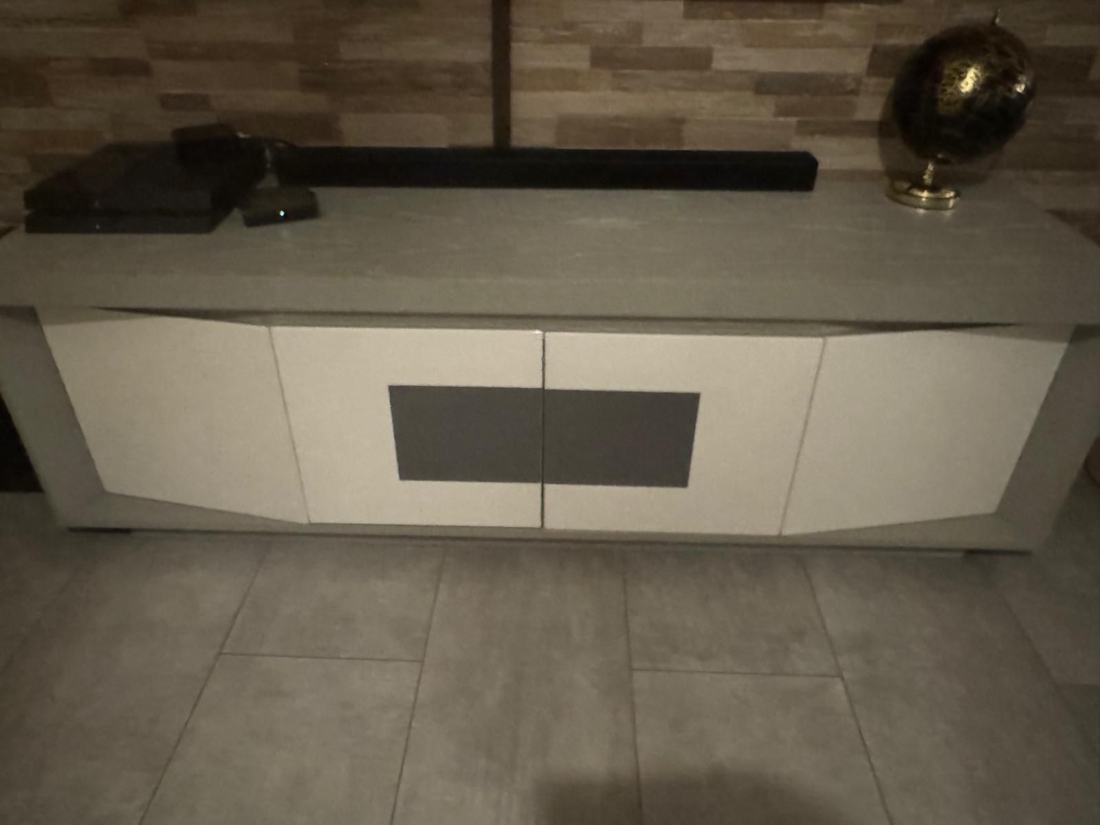 Mobili TV: Meuble TV moderne,bon état! – Usato da La Chaux-de-Fonds venduto da patricia42