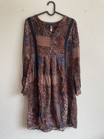 Kleid mit Muster - Grösse 40 - guter Zustand