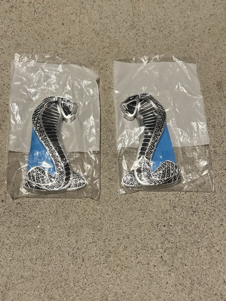 Ford Tutti pezzi di ricambio auto: Ford Mustang Shelby emblème 2007-2014 – Nuovo (secondo la descrizione) da Neyruz FR venduto da clumsy12