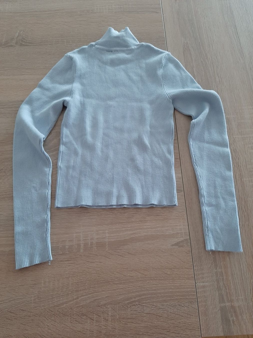 H&M Maglioni & Felpe: Pullover hellblau gerippt Gr. S, kurz geschnitten – Usato da Menziken venduto da Rien1 5