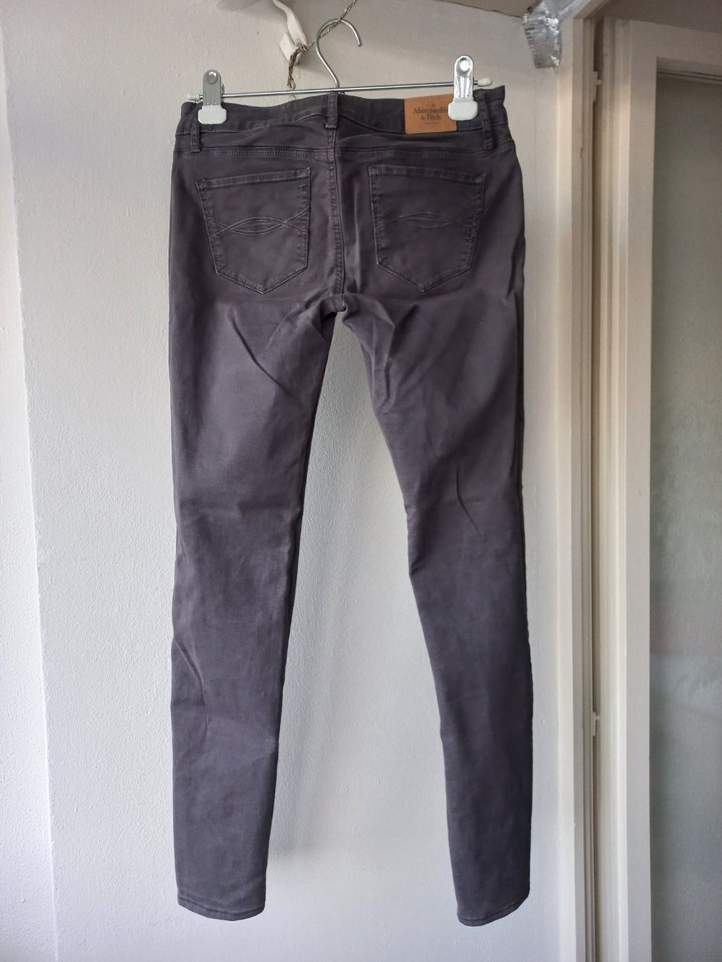 Abercrombie Pantaloni: Abercrombie&Fitch pantalon – Usato da Châtelaine venduto da kbabs 1