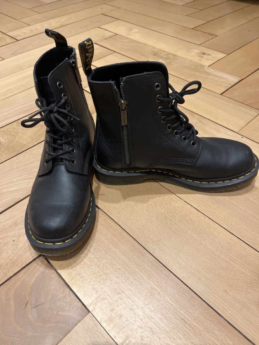 Dr. Martens Scarpe da uomo: Dr. Martens 1460 Pascal – Usato da Gams venduto da annikalexandra 1