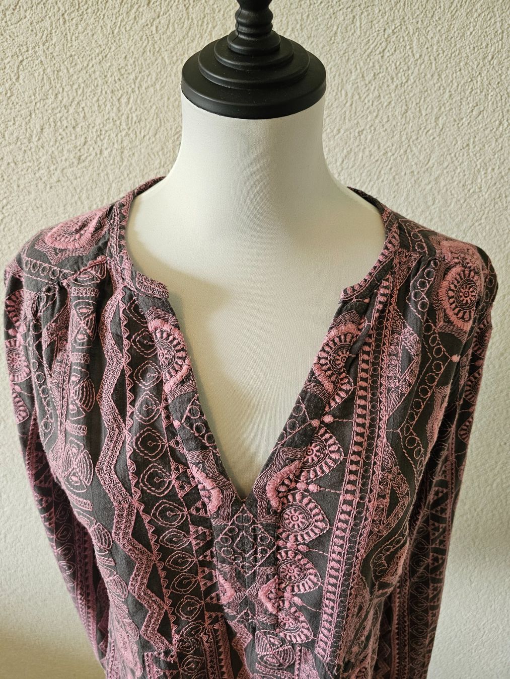 Odd Molly Camicette: Odd Molly Bluse Bio-Baumwolle Print Grau/Rosa Gr. S – Usato da Emmen venduto da Tumanovr 1