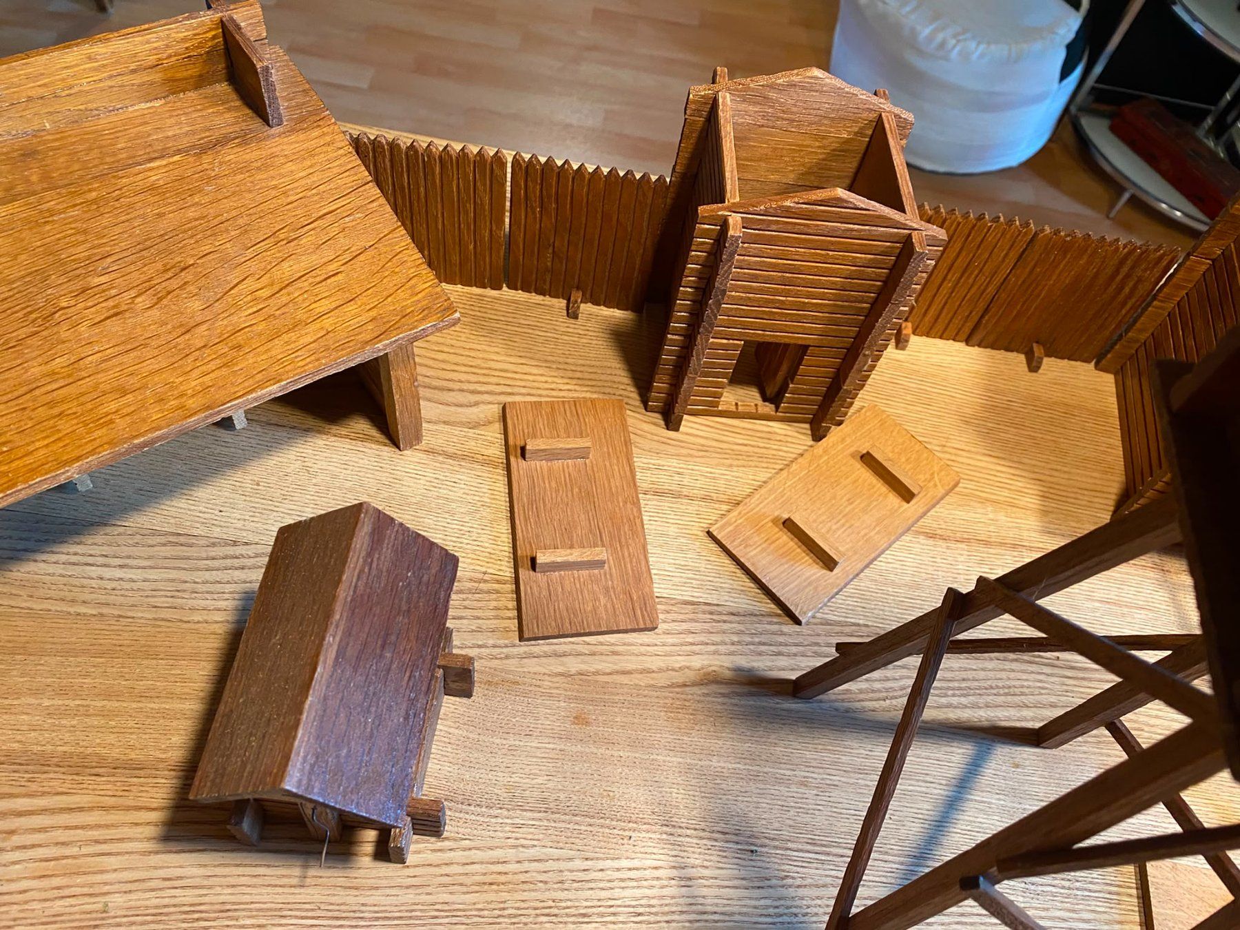 Giocattoli: Hübsches antikes Holz-Fort – Usato da Röschenz venduto da Tashroal 5