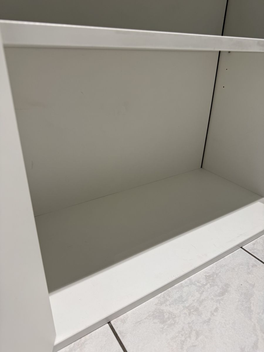 Cassettiere: IKEA EKET Regal mit Türen – Usato da Rotkreuz venduto da luk_xrb2 2