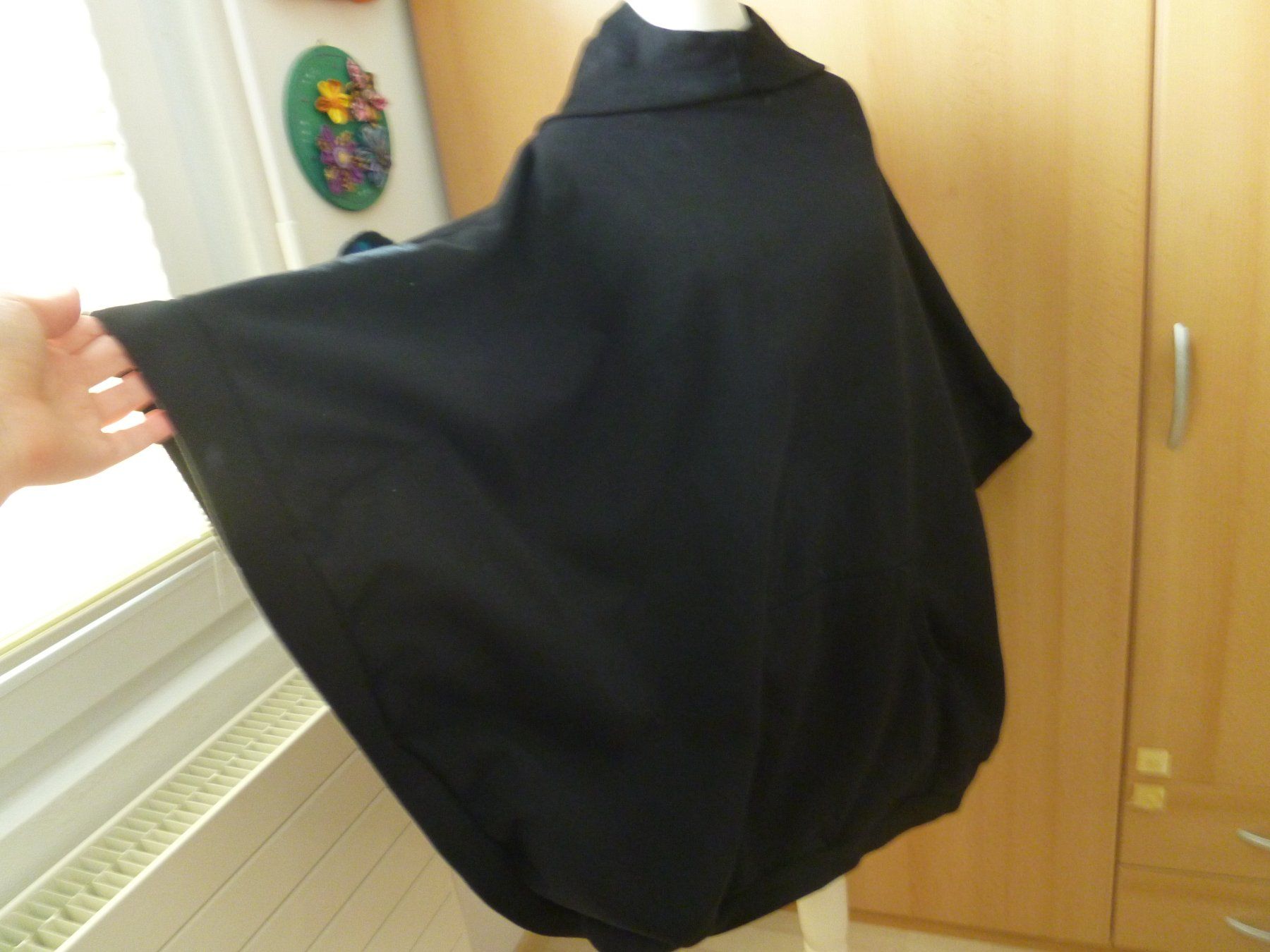 Altro in  Abbigliamento & Accessori: schwarzer onesize Kapuzen-Poncho /  Cape – Usato da Dättlikon venduto da Mamakuga 6