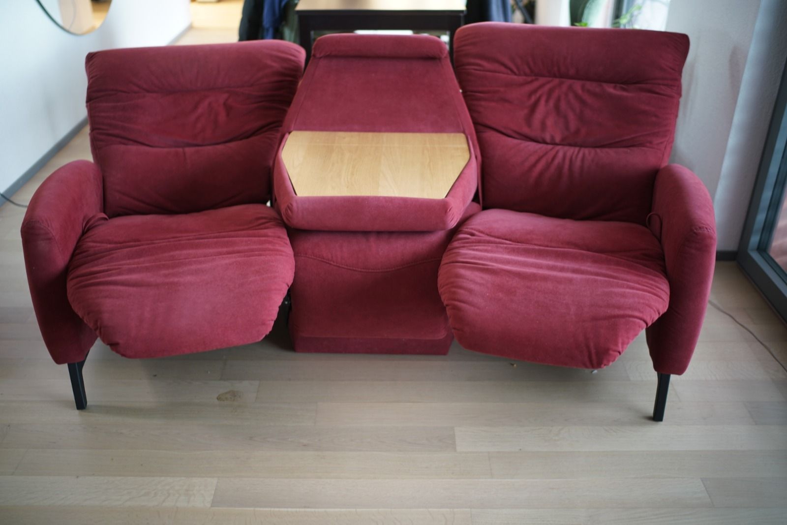 Himolla Divani: Kino-Sofa mit Relax- und Tischfunktion – Usato da Dübendorf venduto da ZVRICX4 1