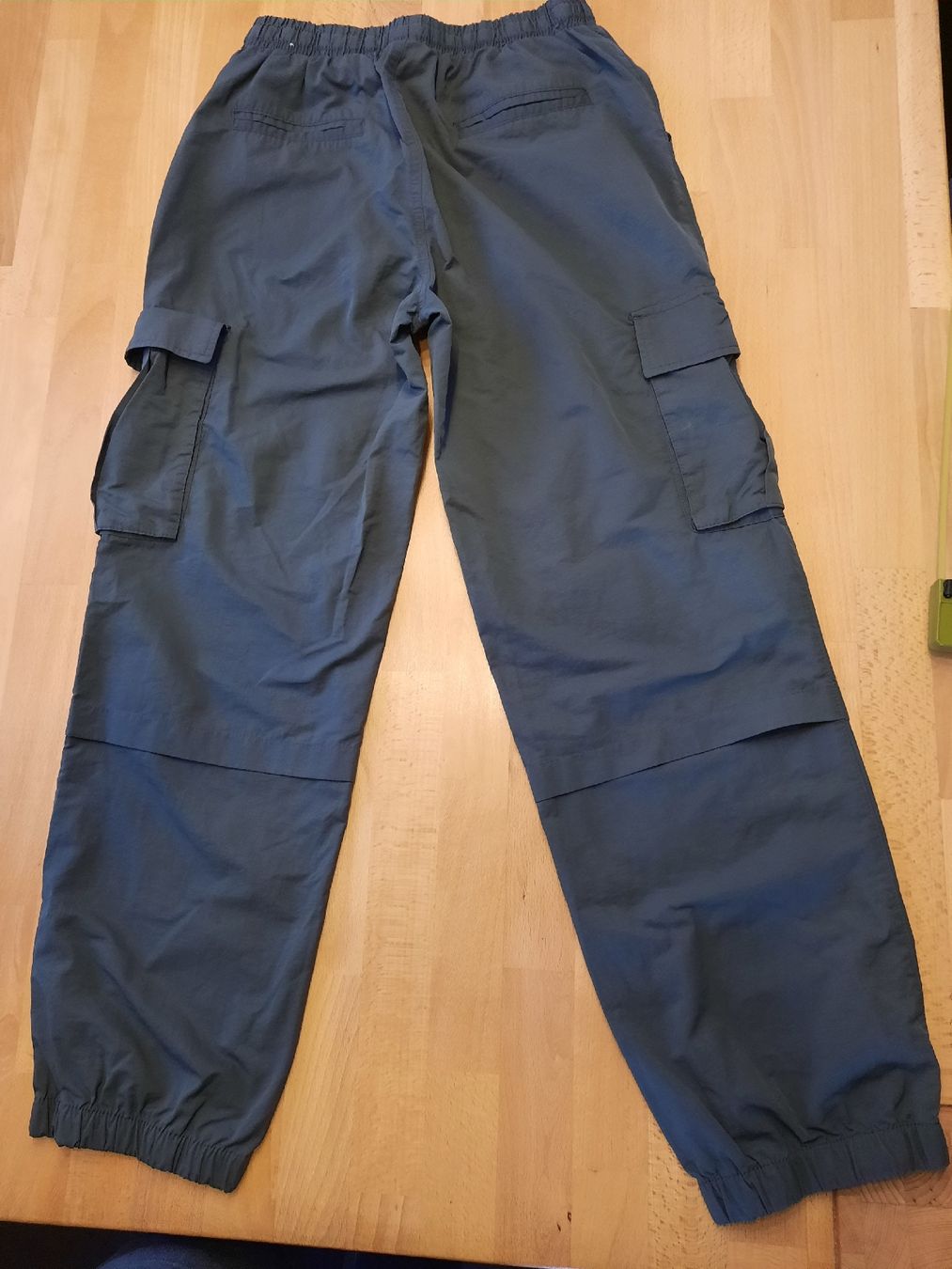Hosen: Cargohose  grau elastischer Bund Grösse 164 – Gebraucht aus Jonschwil von sonja8472 1