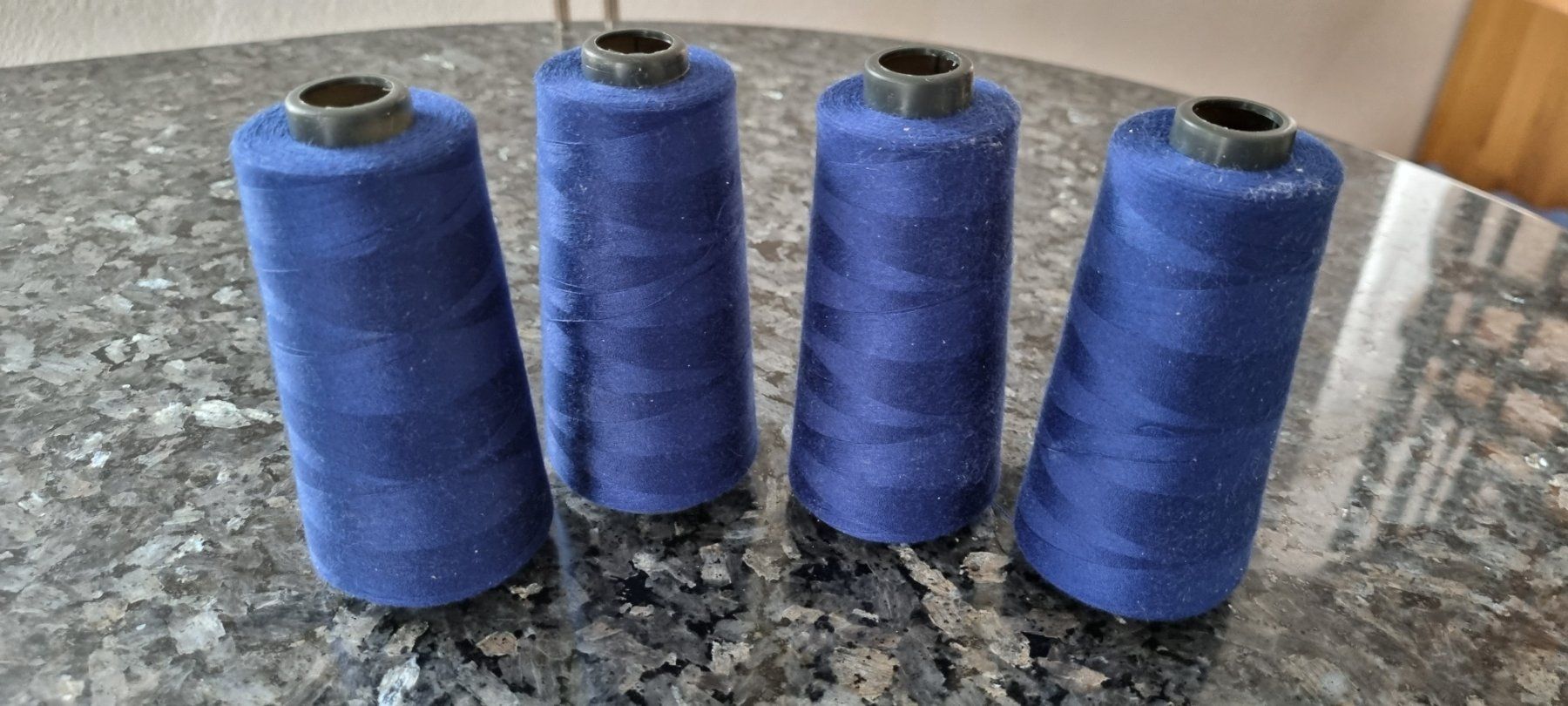 Cordicelle & Fili: 4× Nähgarne blau – Nuovo (secondo la descrizione) da egliswil venduto da Maggy6
