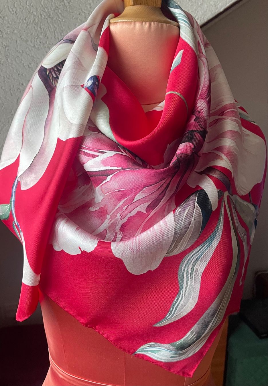 Fabric Frontline Foulard & Sciarpe: Foulard Fabric Frontline – Nuovo (secondo la descrizione) da Zürich venduto da Poppy108 1