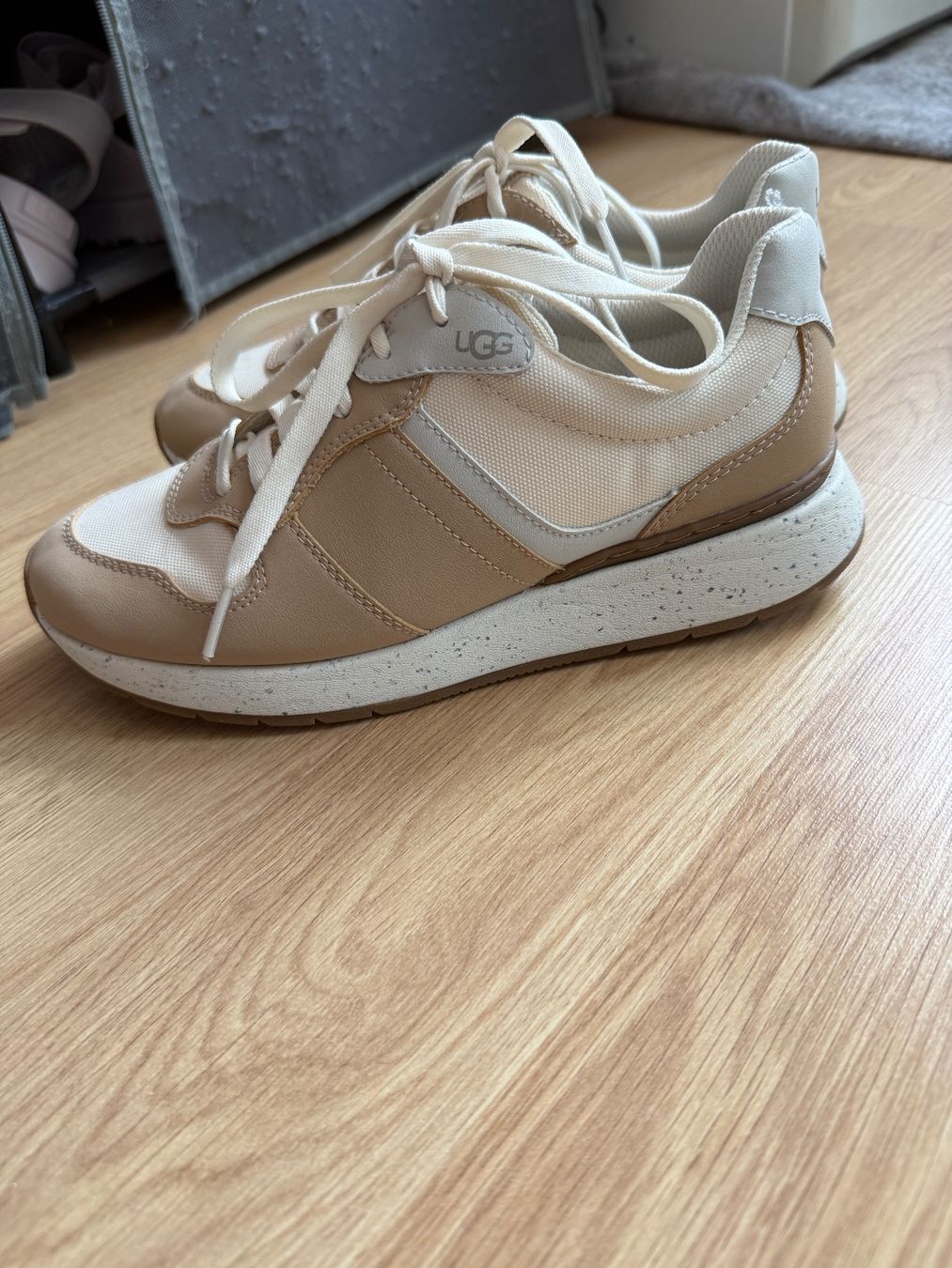 Ugg Damenschuhe: UGG Retrainer Sneakers – Size 37 – – Gebraucht aus Olten von bri_jh8f 2