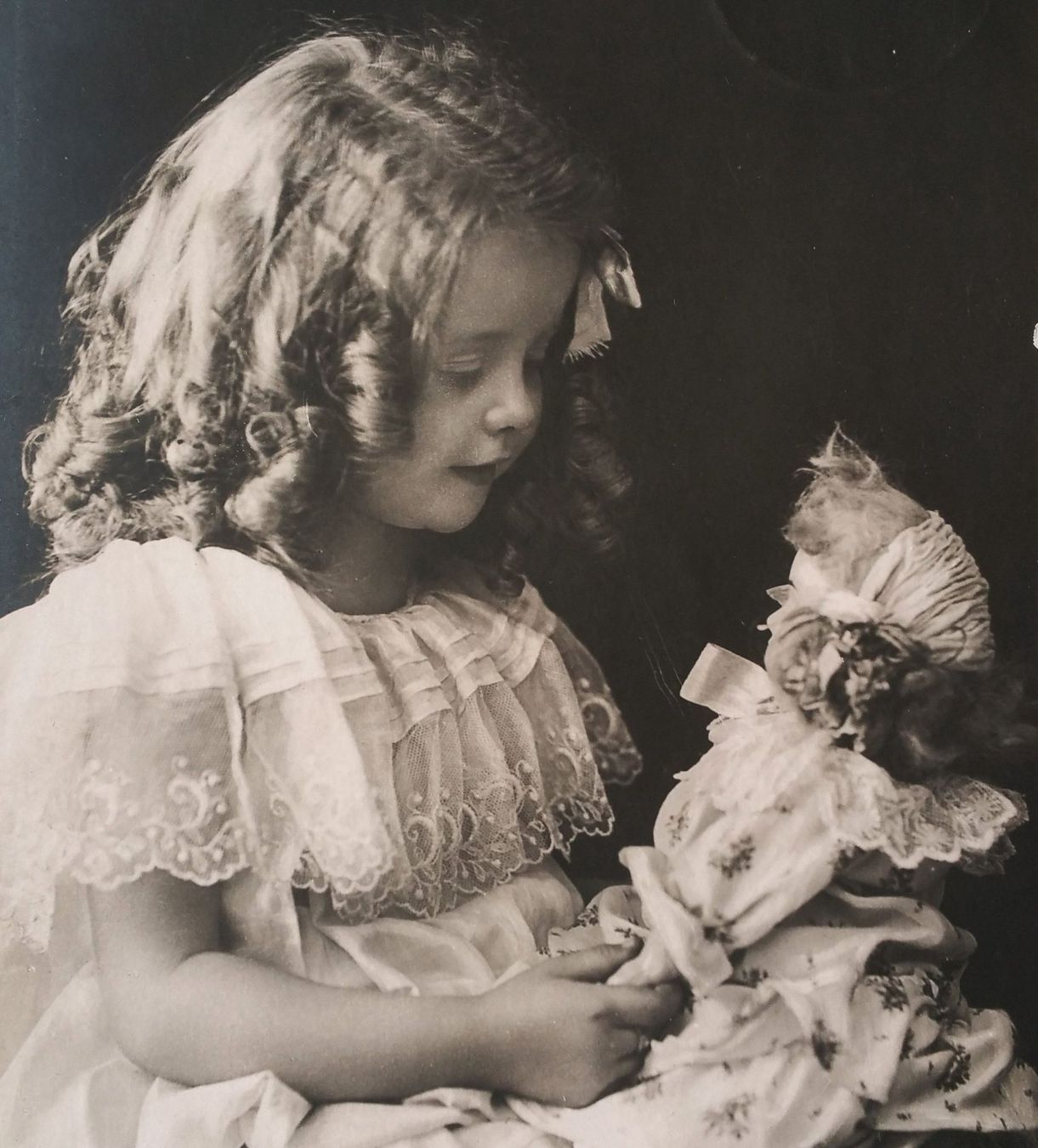 Cartoline postali: AK Ansichtskarte, Mädchen mit Puppe (V), 1906 – Usato da Oberriet SG venduto da Manick 1