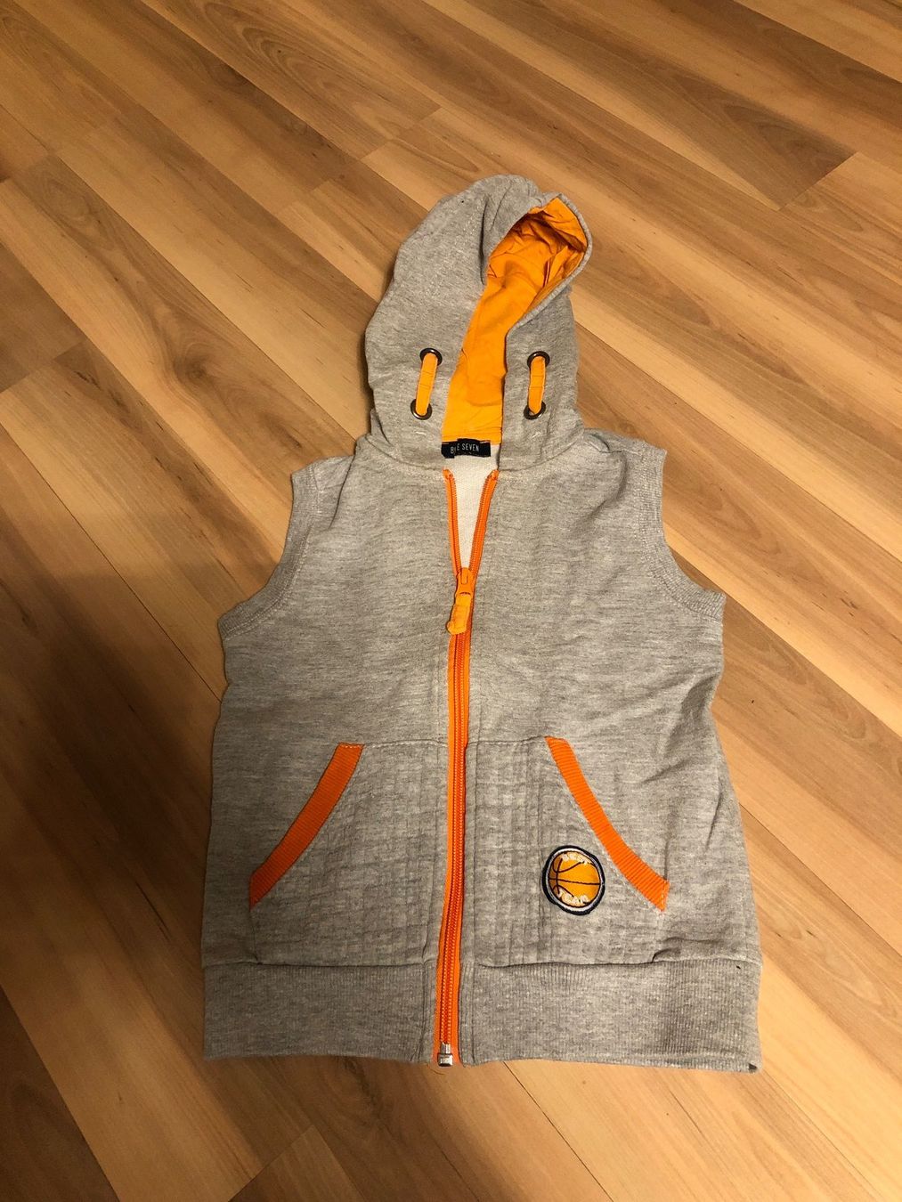 Altro abbigliamento per bambino: Weste mit Kapuze Grösse 104 – Usato da Vilters venduto da san_2t9g