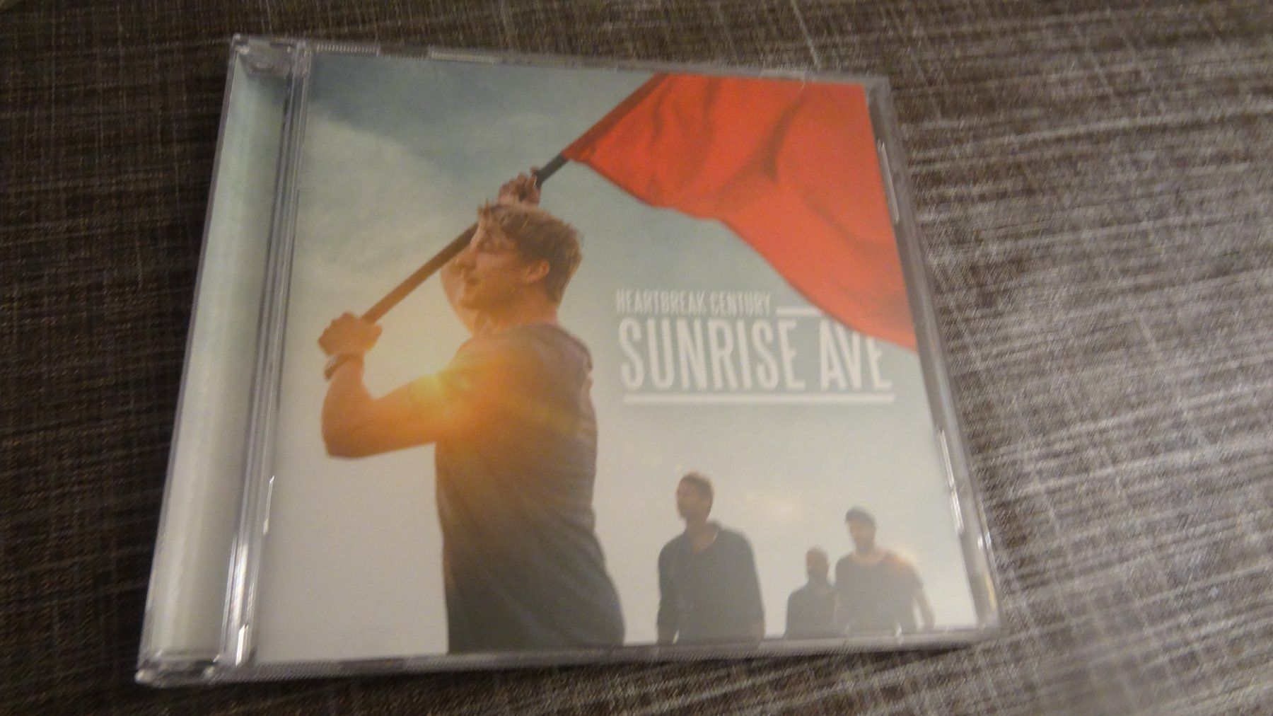 CD: Sunrise Ave - Heartbreak Century CD – Usato da Olten venduto da Disc-Ausverkauf