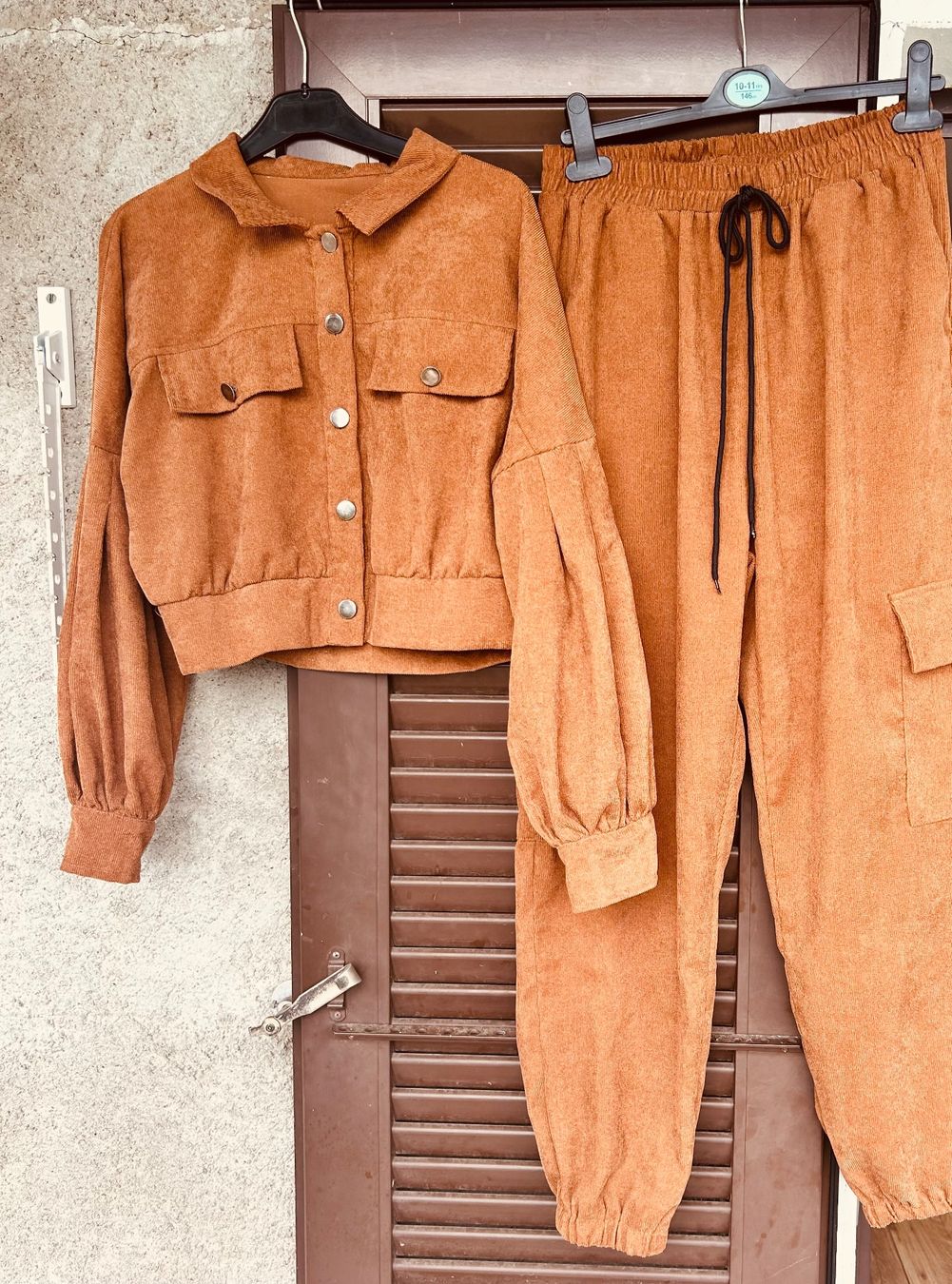 Shein Anzüge & Kostüme: Completo giacca e pantalone in velluto a costine – Gebraucht aus Lopagno von CLep