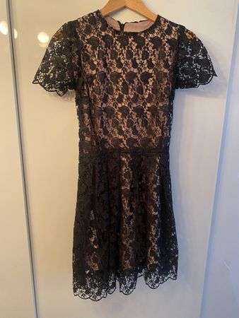 Elegantes Spitzenkleid, Schwarz, perfekt für den Sommer!