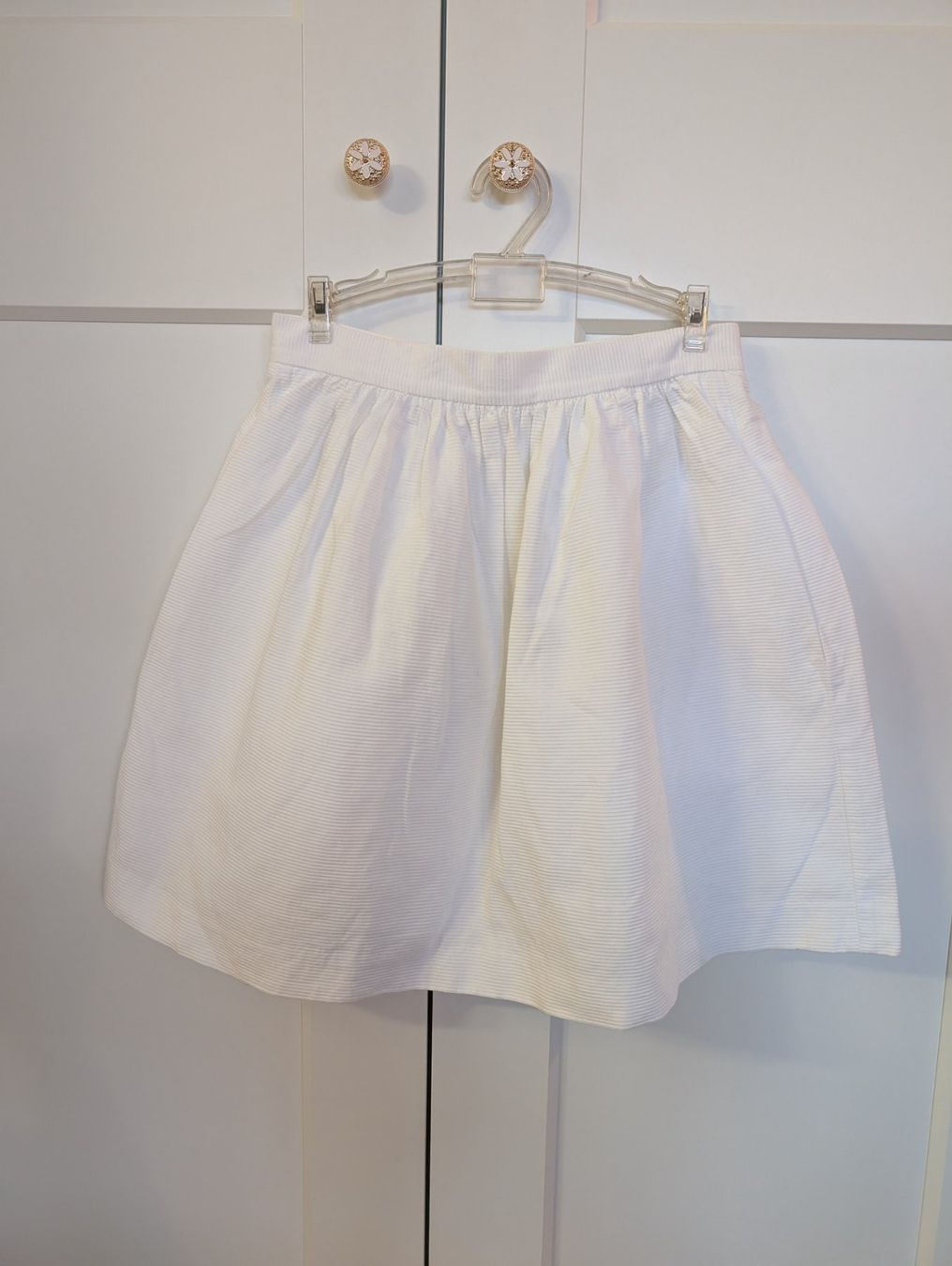 Tara Jarmon Gonne: Rock Tara Jarmon, Gr. 36, weiss – Usato da Au SG venduto da and_cra