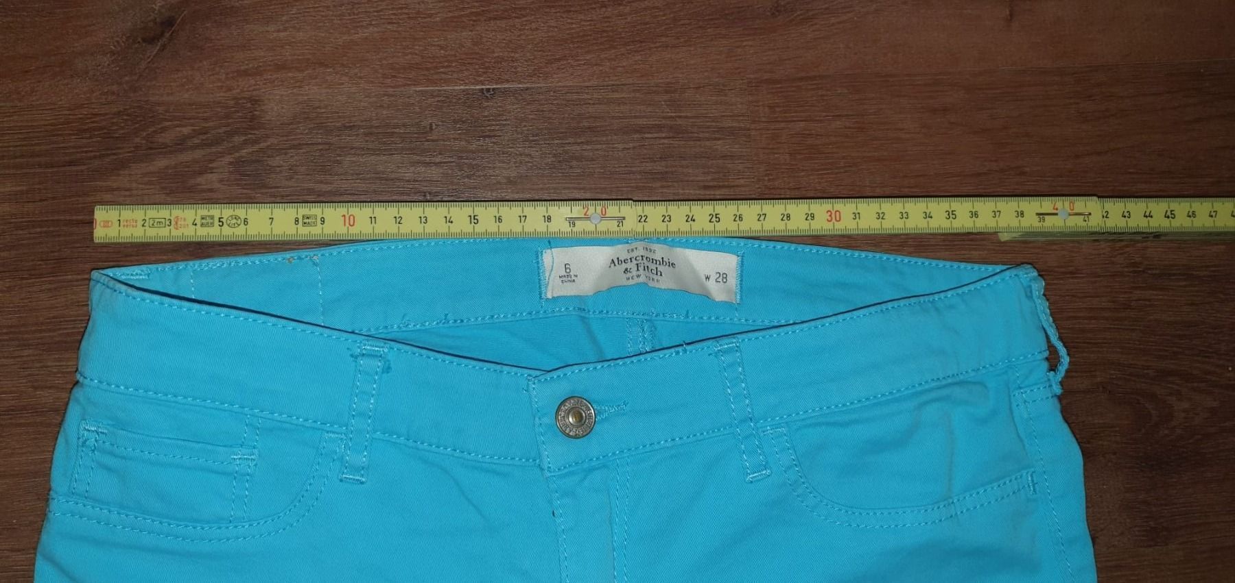 Abercrombie Pantaloni: Pantalons Abercrombie - US 6 – Usato da St-Sulpice VD venduto da juhdu 6