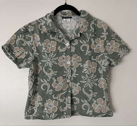 Hübsche Bluse im Hawaii Stil / Rockabilly/ Tiki / Fifties