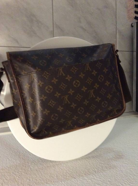 Louis Vuitton Borse: Louis Vuitton Messenger bag – Usato da Basel venduto da DobrilaP 1