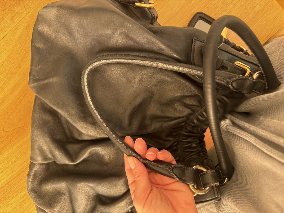 Prada Borse da donna: Schwarze Leder Prada Tasche Gold Hardware – Usato da Zürich venduto da juliajuliuscesar 4
