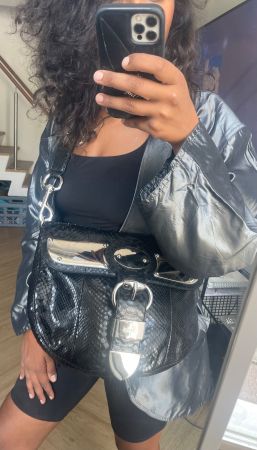 Schwarze Gucci Tasche Schlangenleder mit silbernen Nieten...