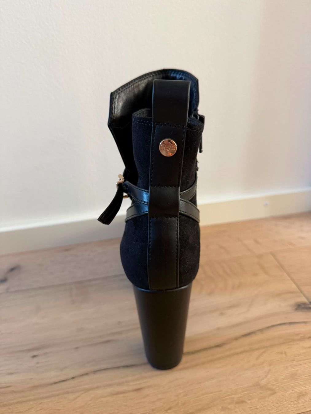 Buffalo Scarpe da donna: Buffalo Stiefeletten Gr. 38 – Nuovo (secondo la descrizione) da Fällanden venduto da ala_k7vk 2