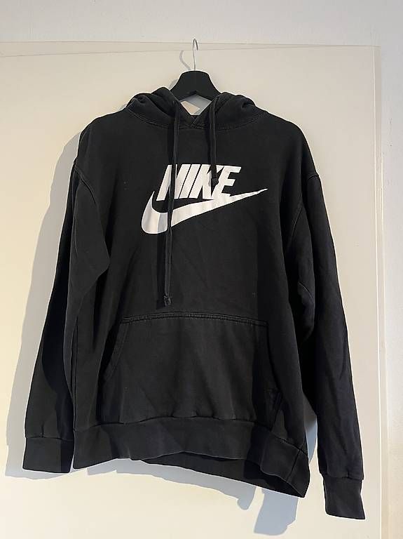 Nike Pullover & Sweatshirts: Nike Hoodie – Gebraucht aus Glattbrugg von JP1998