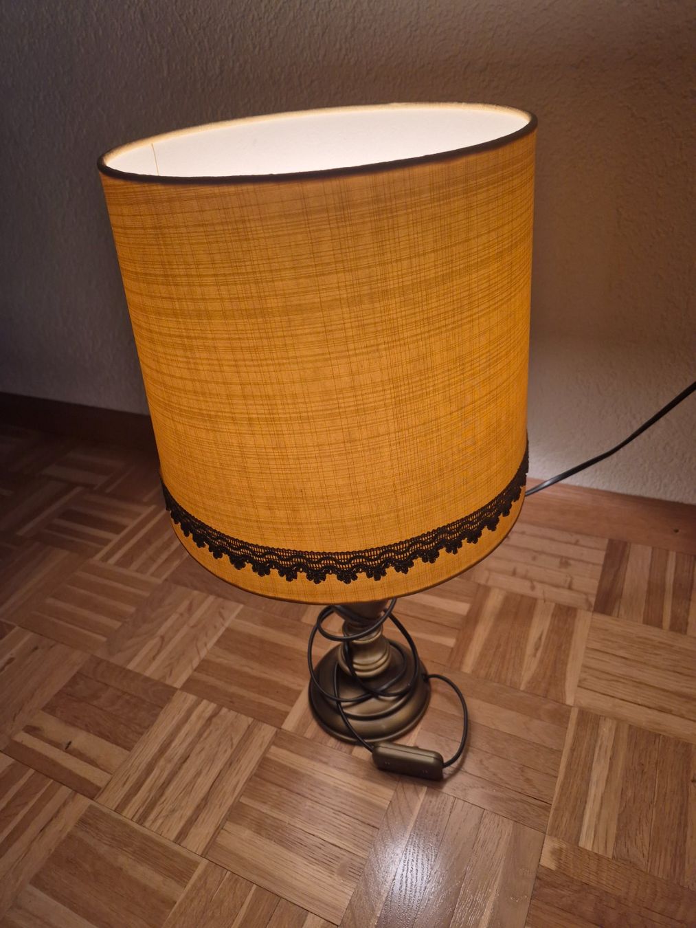 Lampade: Vintage Tischlampe mit Stoffschirm – Usato da Speicher venduto da joreim 1