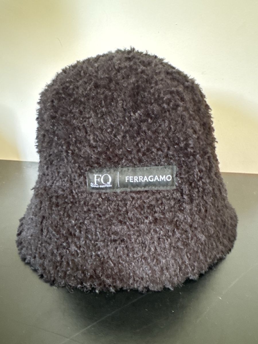 Copricapi, berretti & cappellini: Mütze FERRAGAMO Teddy Schwarz – Usato da Zürich venduto da Skalandianer