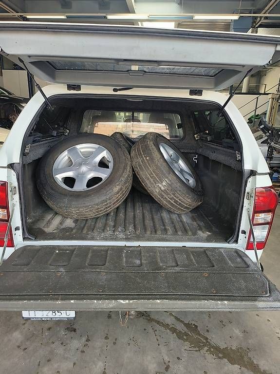 Isuzu Automobili: PICKUP ISUZU D-MAX 2.5 D – Usato da Balerna venduto da Esse77 4