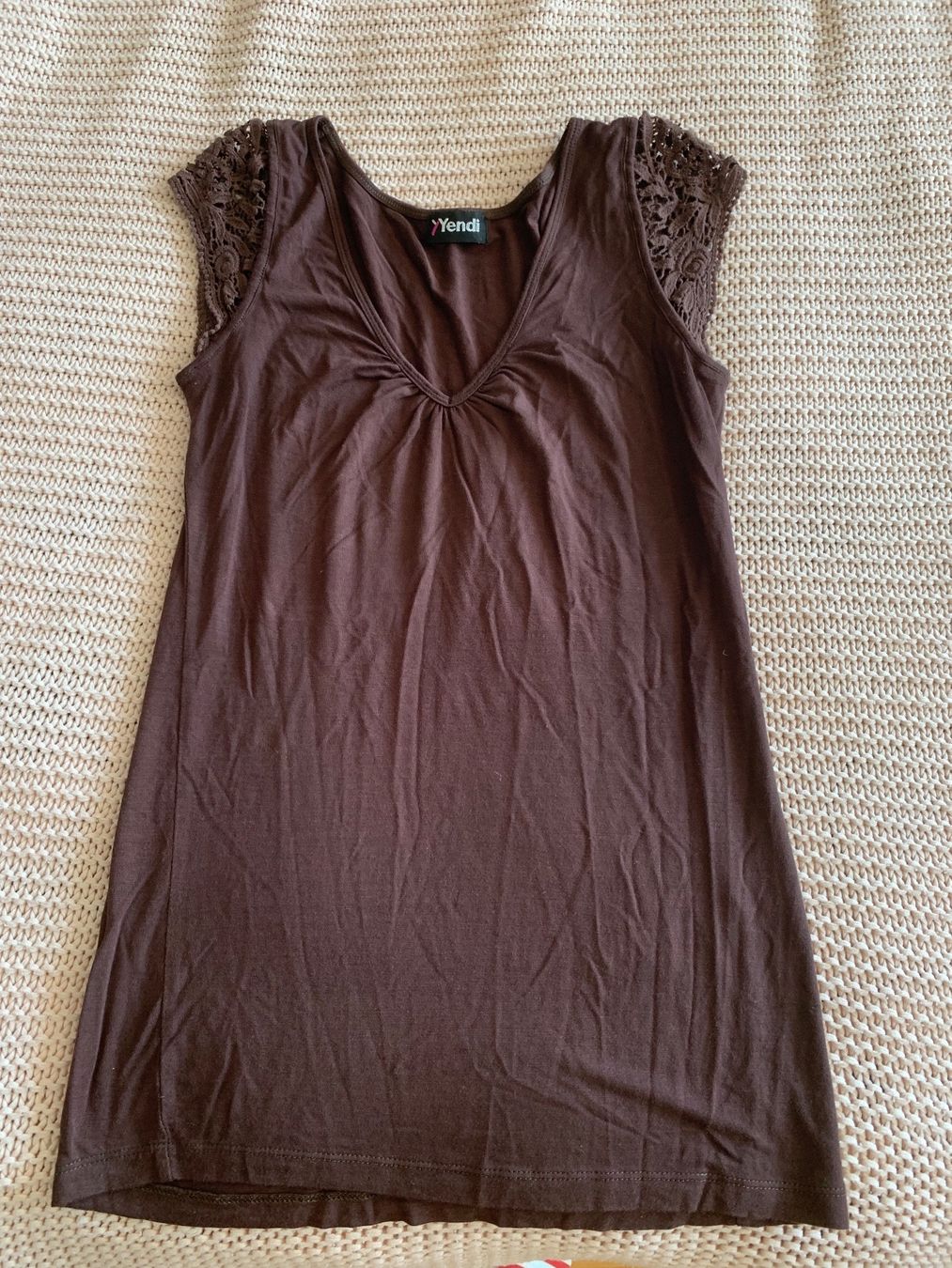 Top: Top marron avec dentelles – Usato da Montreux venduto da Iza_81199 1