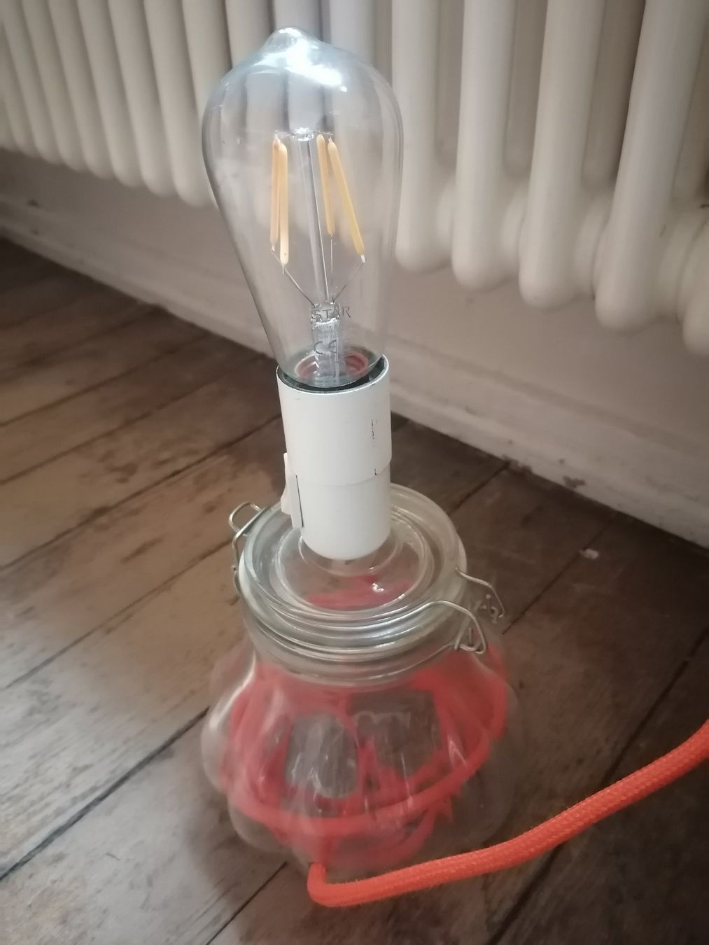 Lampade: Tischleuchte, Einmachglas, Kabel orange – Usato da Basel venduto da Melodrom