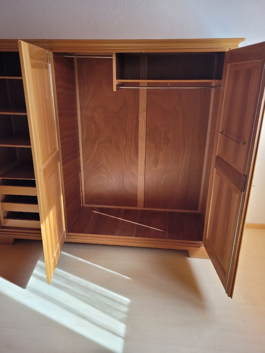 Armadi: Bauernschrank, Kleiderschrank alt – Usato da Courlevon venduto da Firefighter668 2