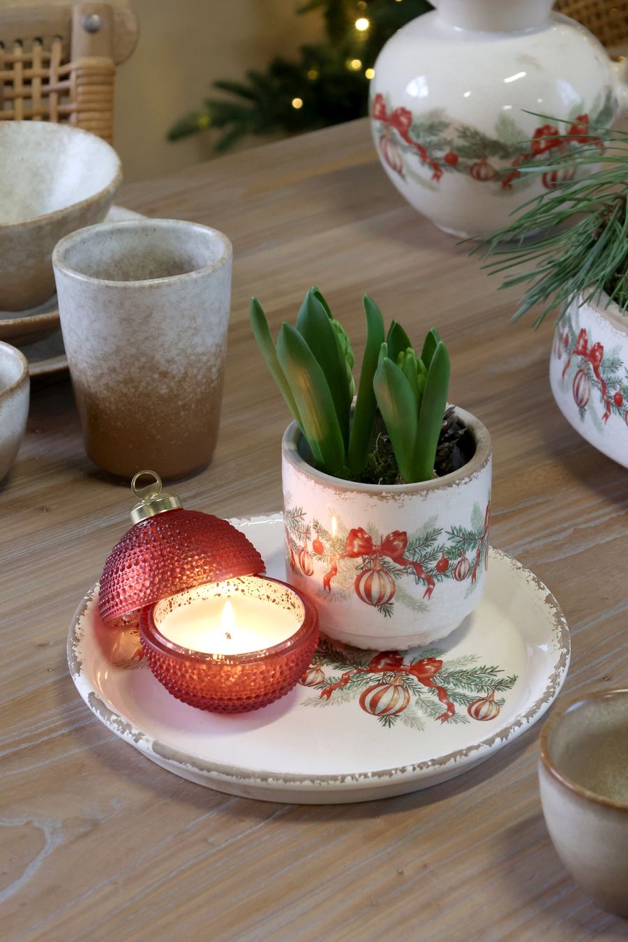 Blumentöpfe: Chic Antique Übertopf mit Weihnachtskugel und Schleife – Neu und originalverpackt aus Innertkirchen von Glatthard-Interior 1