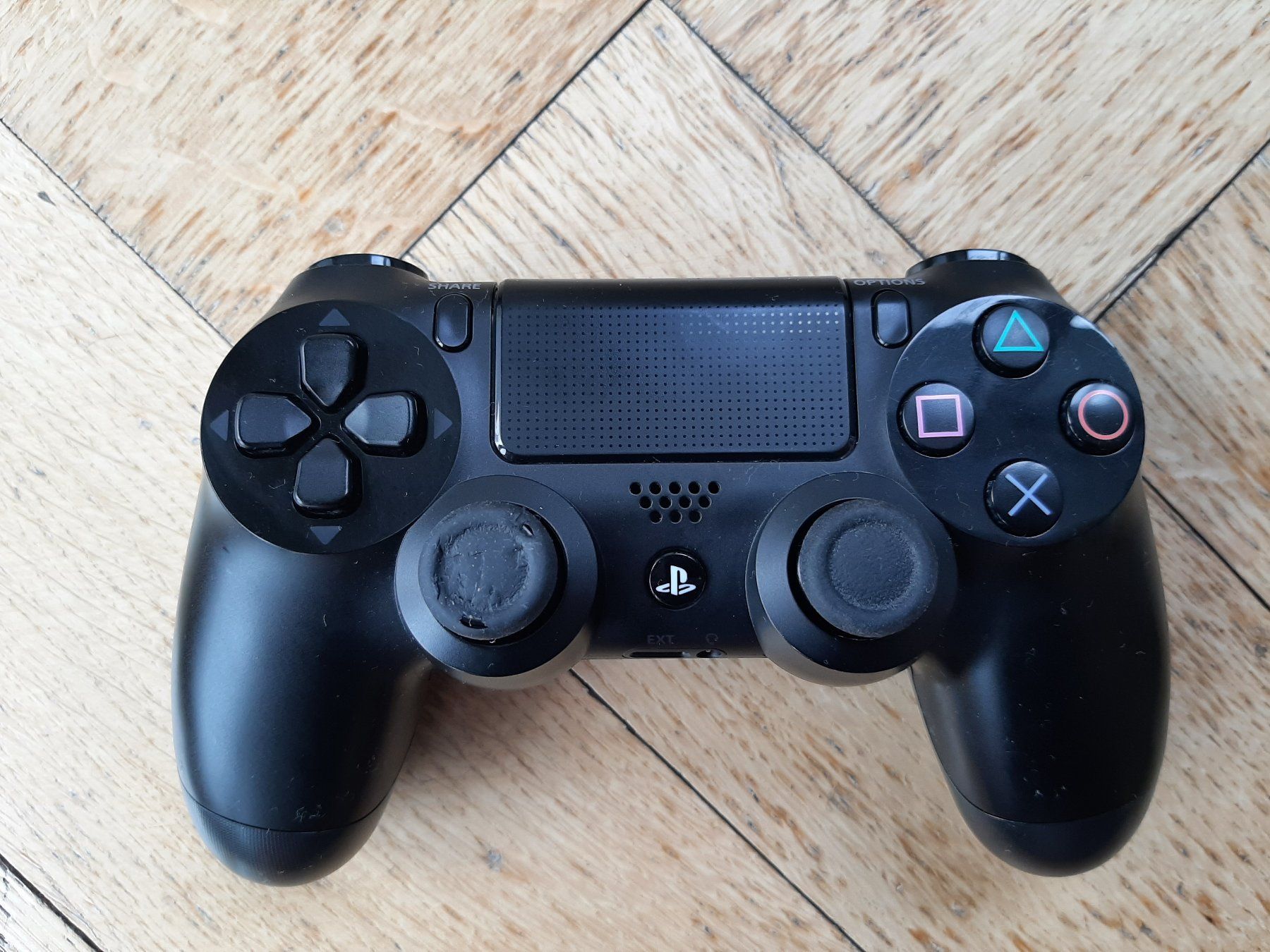 Sony Console: PS4 Konsole 500GB inkl. Controller und Zubehör – Usato da Zürich venduto da Chrishol 6