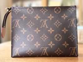 Louis Vuitton Poche Toilette 19