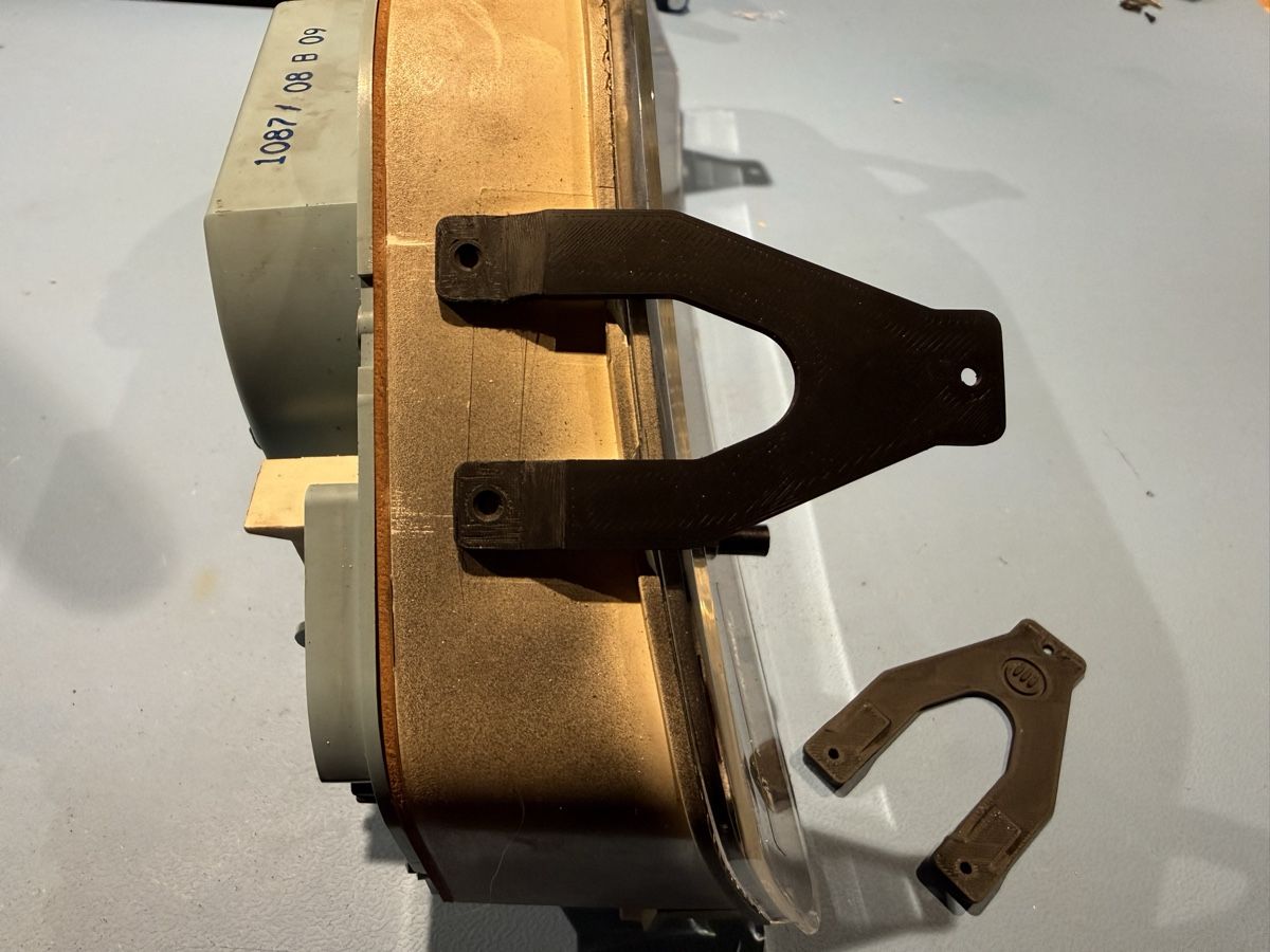 BMW Tutti pezzi di ricambio auto: Bmw E30 Ersatzlaschen Tacho – Nuovo (secondo la descrizione) da Dierikon venduto da E28_Freak 1