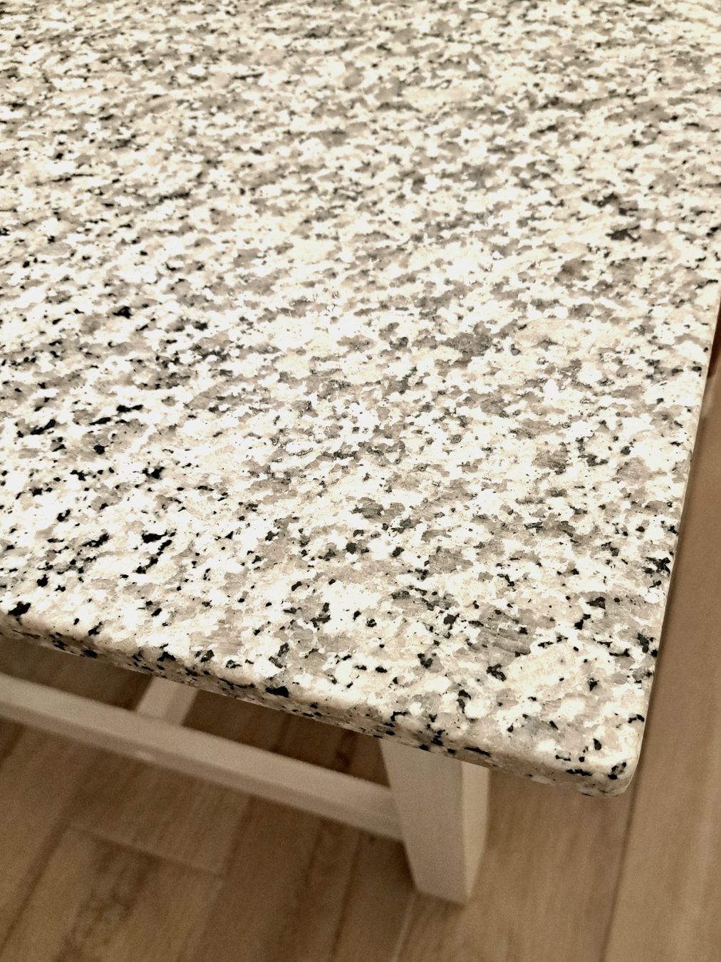 Tische: Stein - Tischplatte Granit "Sardo Bianco" 185 x 85 cm – Neu (gemäss Beschreibung) aus Niederhasli von Mhew 1