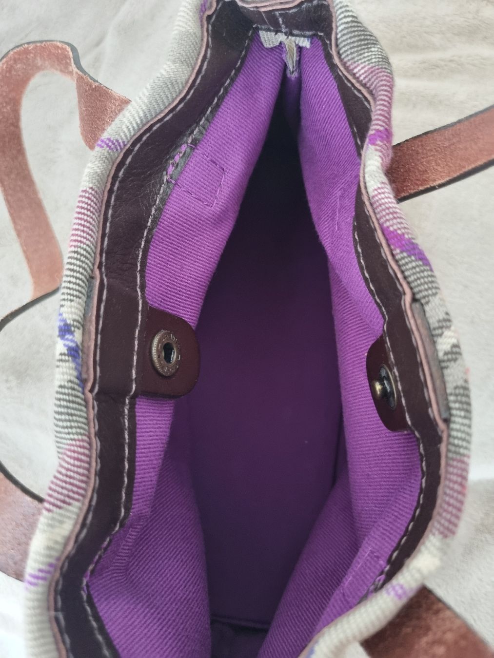 Taschen für Damen: Schicke Handtasche mit Karomuster und Ledergriffen – Gebraucht aus Thierachern von rob_xm6d 1