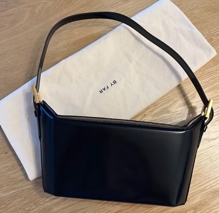 BY FAR CELESTE Schultertasche aus Leder Damen