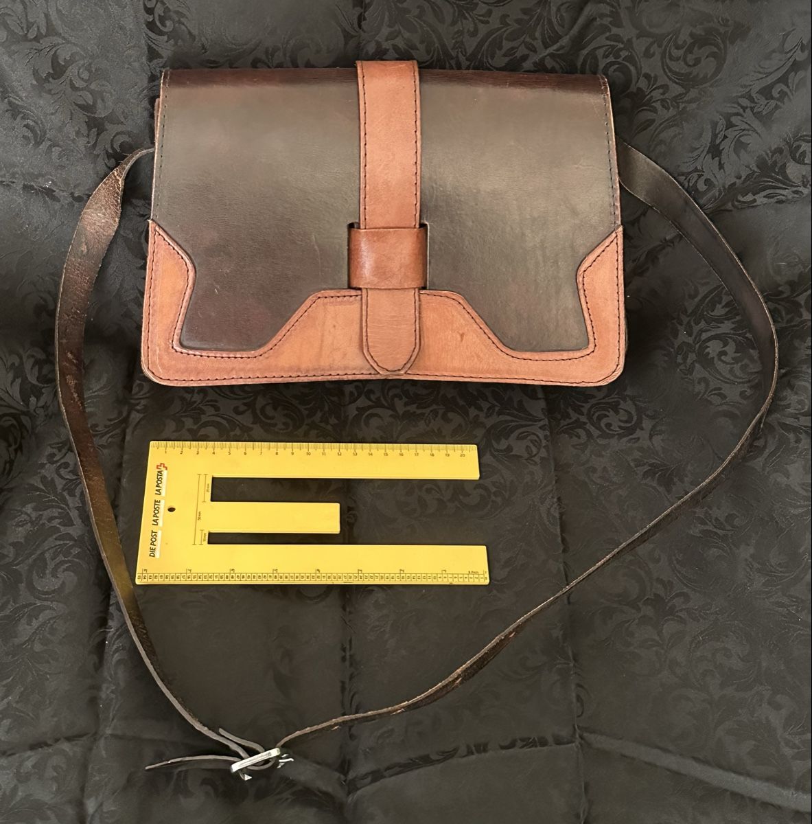 Taschen für Damen: Handgemachte Tasche aus Hartleder – Gebraucht aus Bern von Maria003