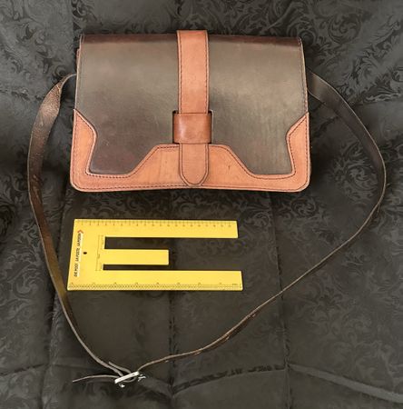Handgemachte Tasche aus Hartleder