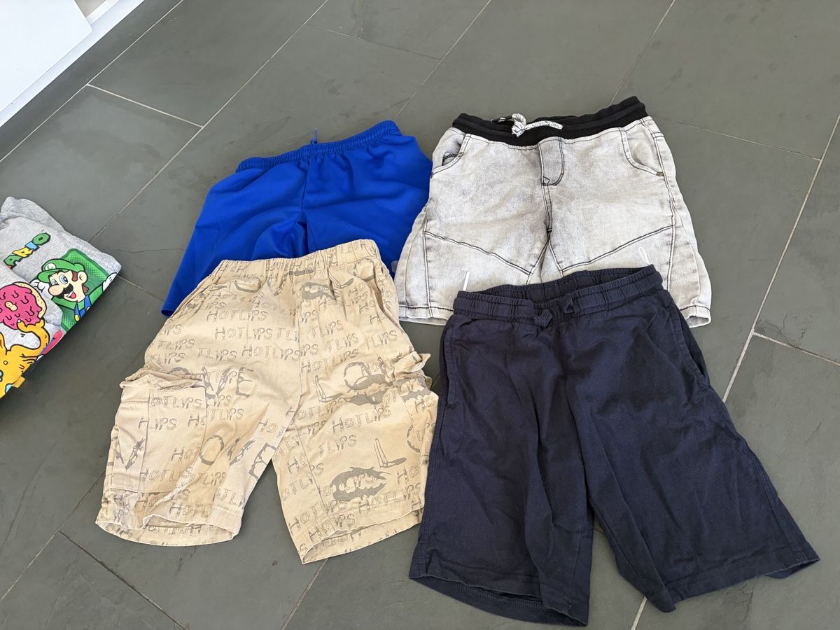 Lotti & Set di vestiti: Boy paket gr 134/140 – Usato da Näfels venduto da Cecilia89 4