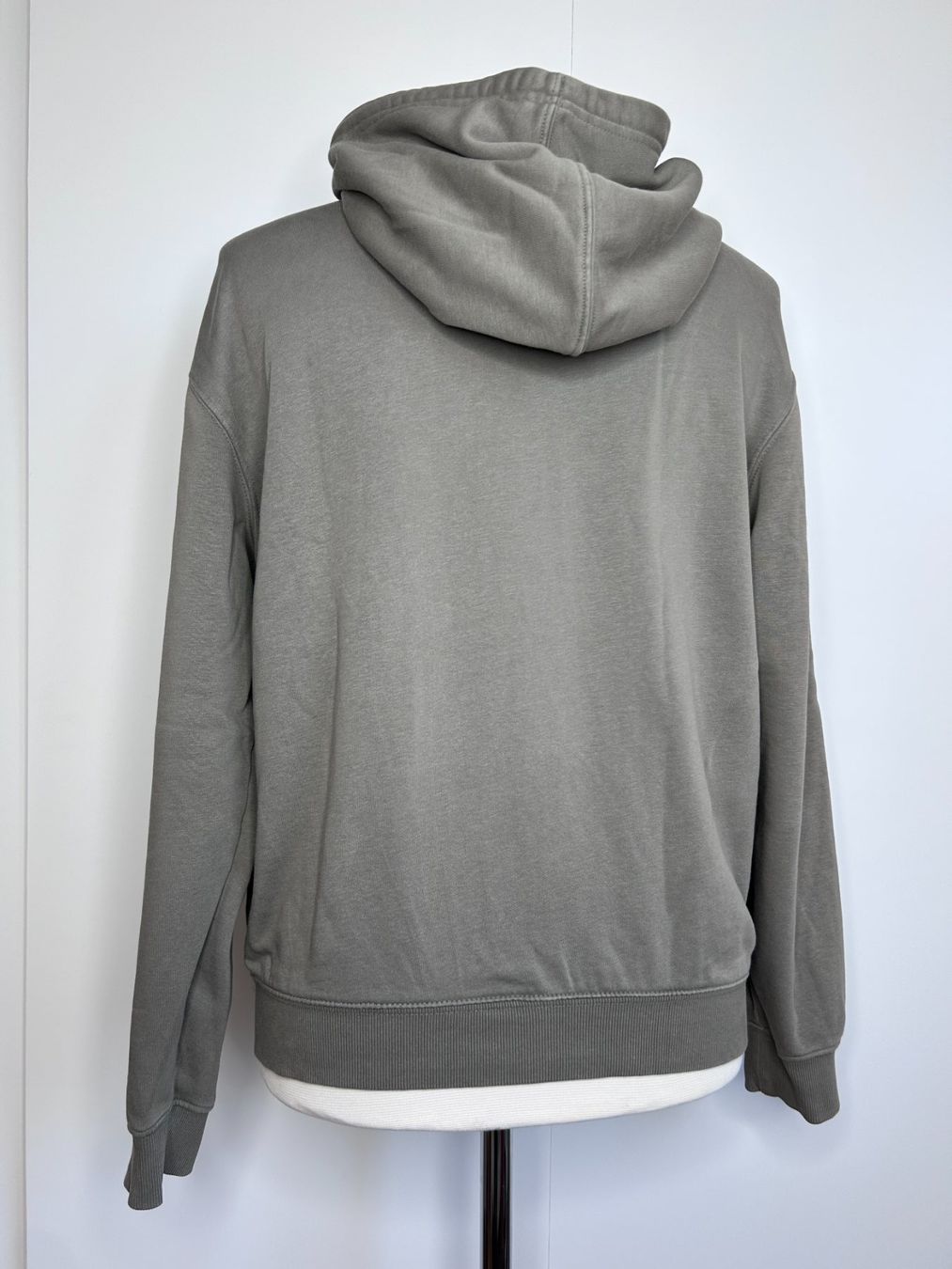 Weekday Pullover & Sweatshirts: Weekday Standard Zip Hoodie – Gebraucht aus St. Gallen von look-twice 2