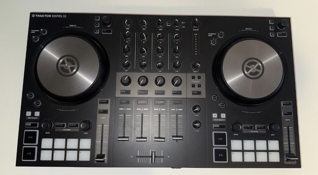 Traktor Platines de mixage: Dj Mischpult Traktor Kontrol S3 – Neuf avec emballage d'origine à Sissach par jameliagr