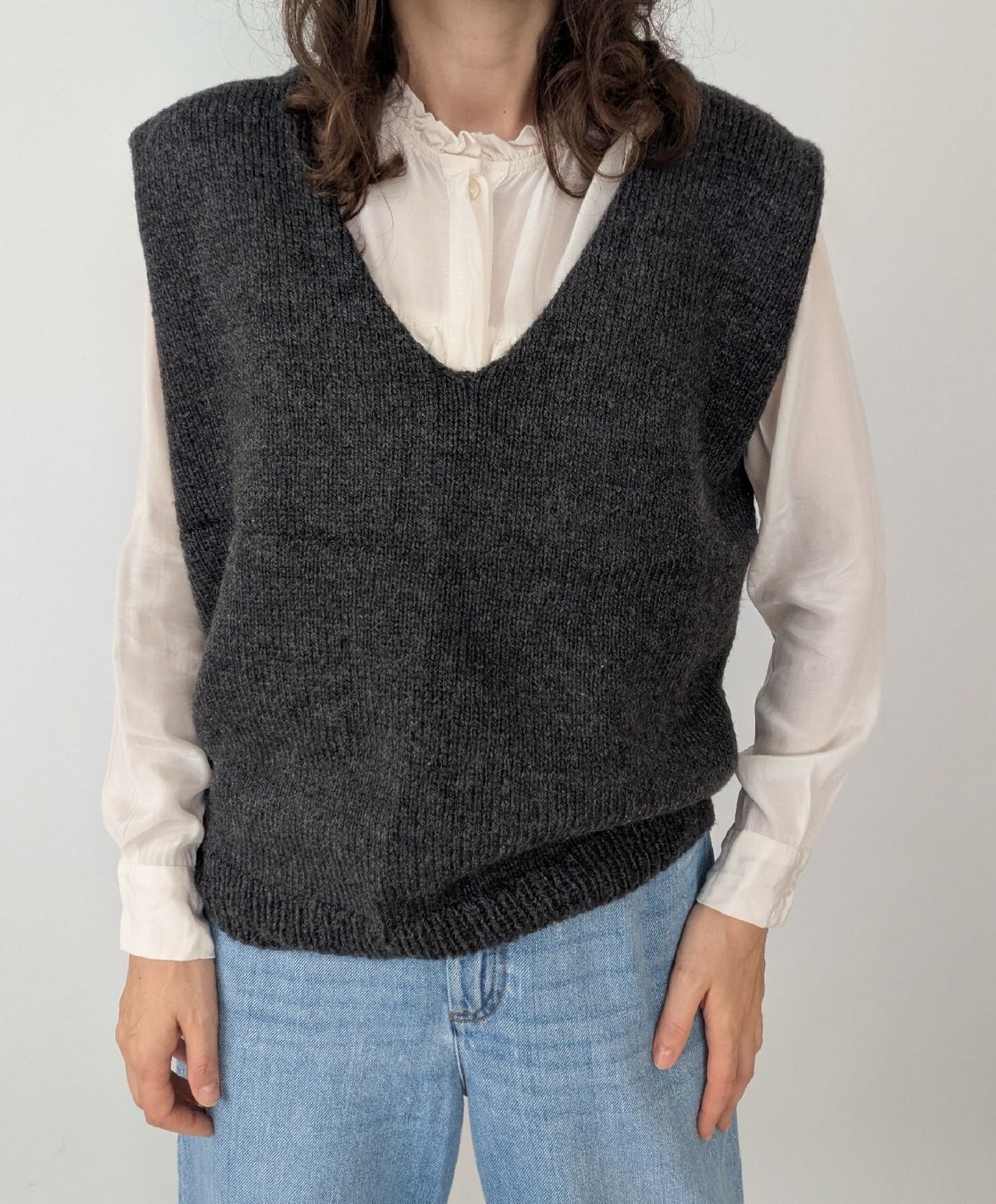 Gilet & Giacche senza maniche: Strickweste Damen grau V-Ausschnitt Gr.L – Usato da Rorschach venduto da olg_5qq2