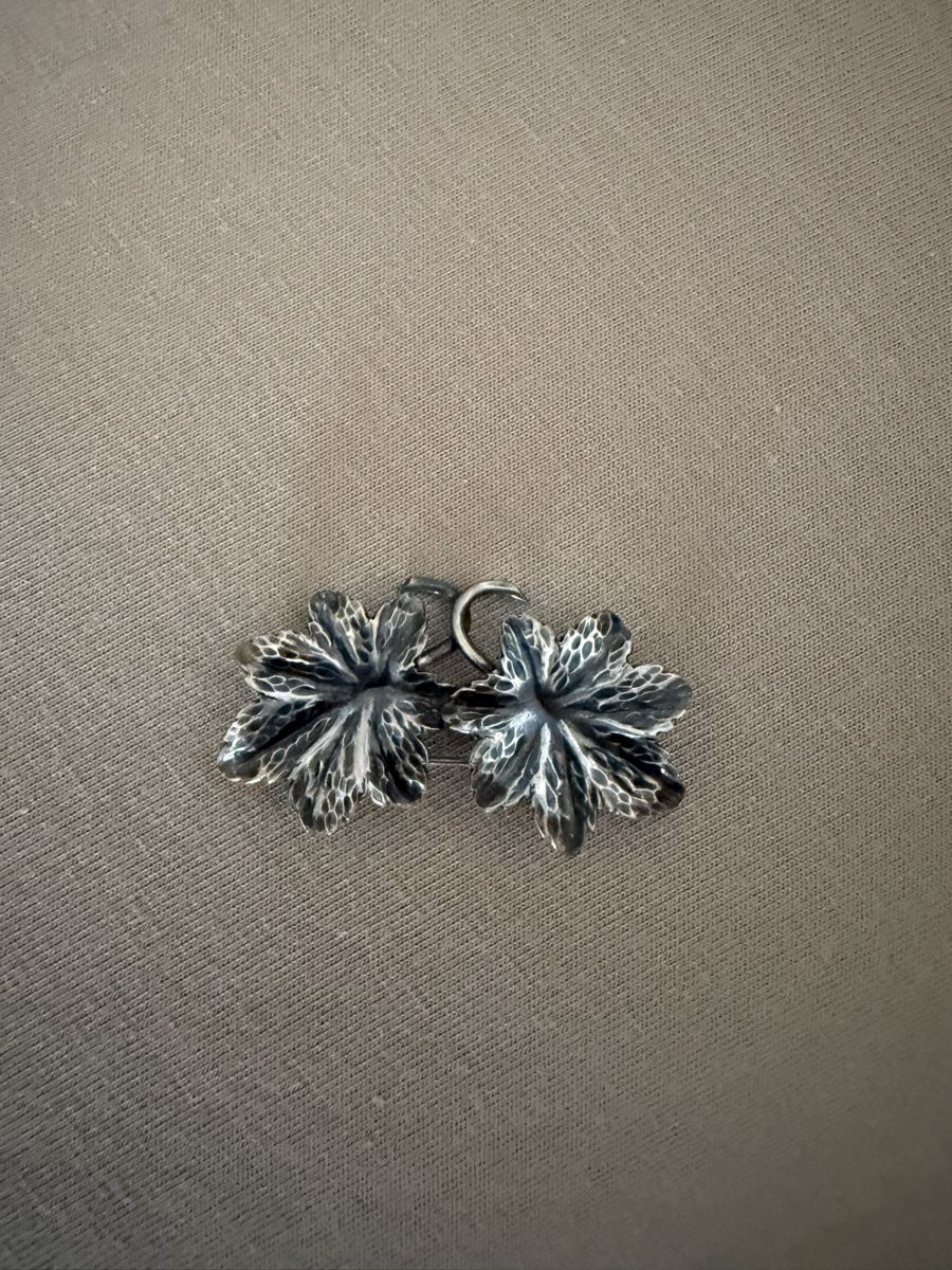 Spille & Fermagli: Brosche Blumen Design Silberfarben gebrauchter Zustand – Usato da Gettnau venduto da oli_9vqg