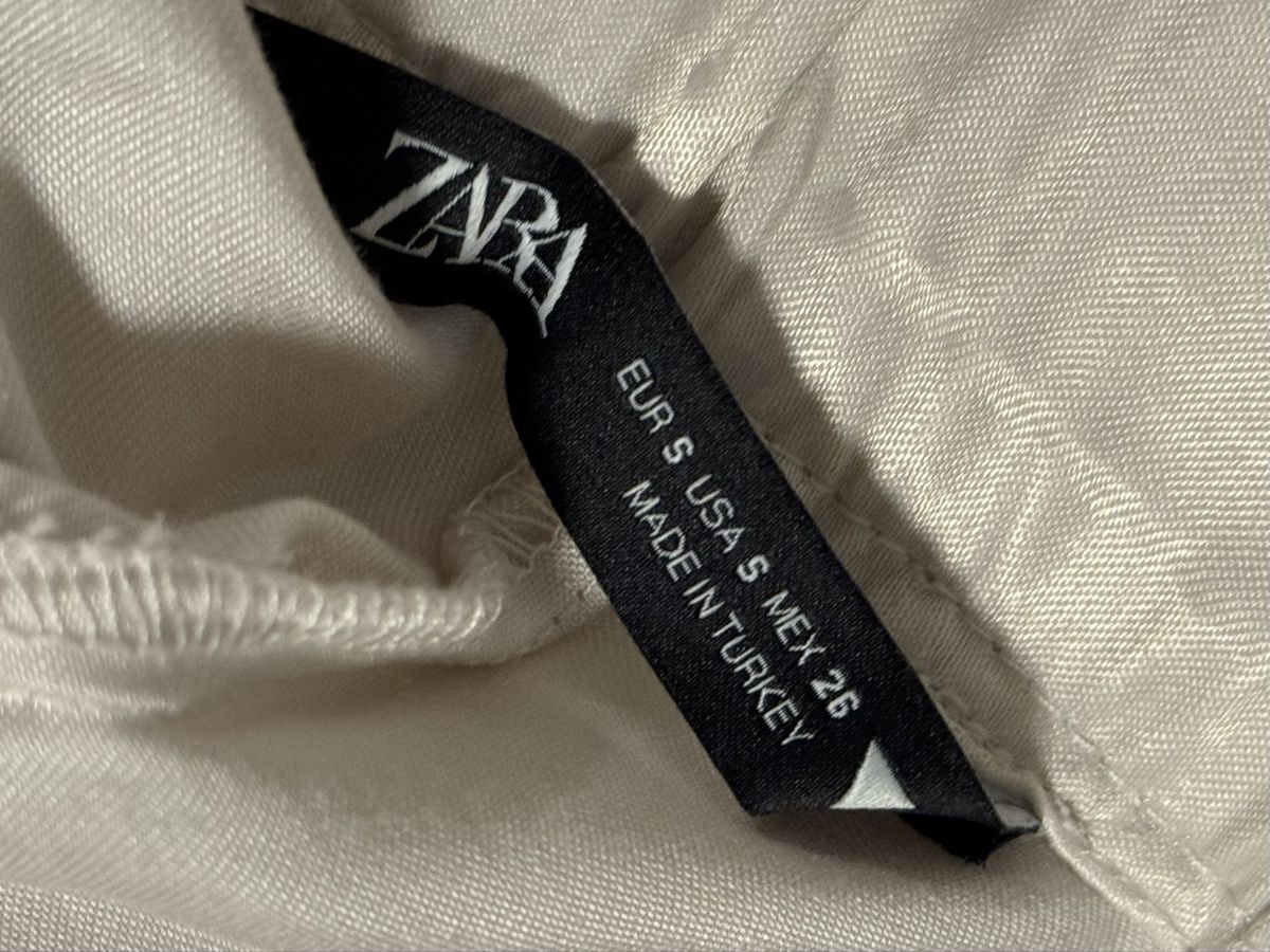 Zara Pantaloni: Short Zara couleur crème, taille S – Nuovo (secondo la descrizione) da Les Avanchets venduto da NR07 2
