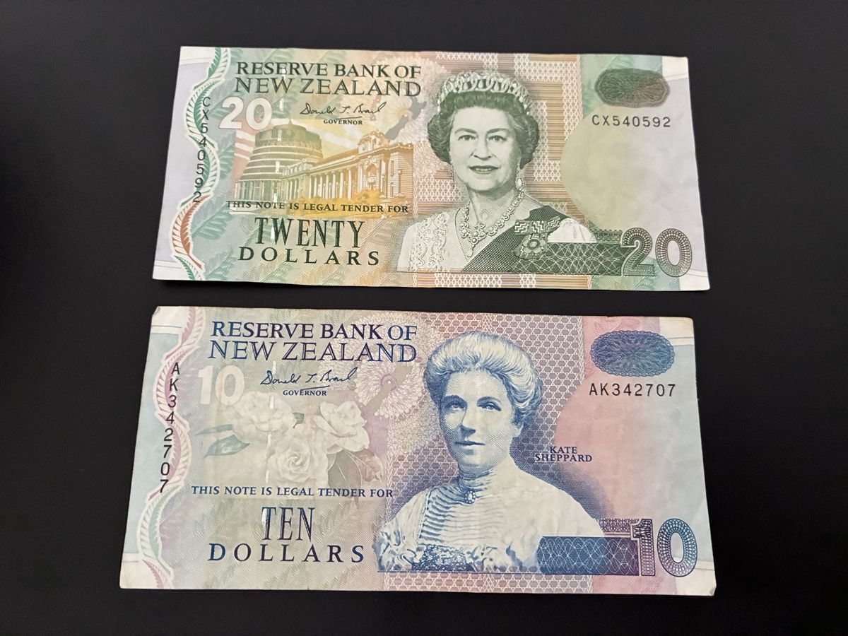 Banknoten: 2 Banknoten – Gebraucht aus Dällikon von Woldbanknoten 1